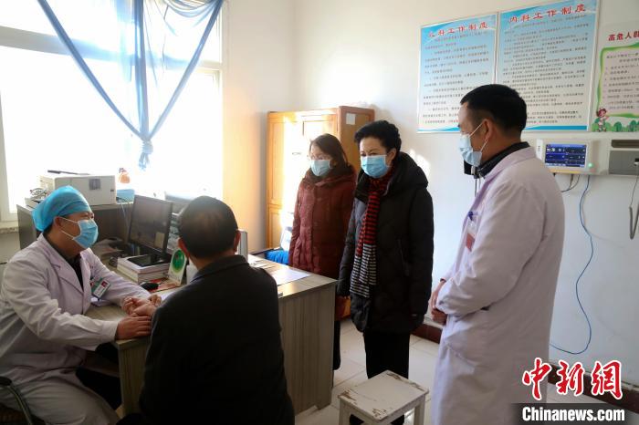 全國政協(xié)委員戴秀英:村醫(yī)越來越少,出路在哪?