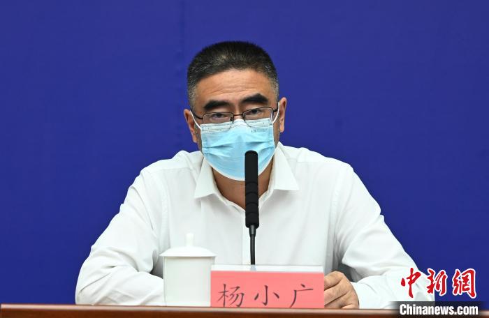 成都市政府副秘書長、市衛(wèi)健委主任楊小廣?！“苍?攝