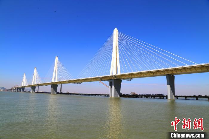 建設(shè)中的珠海金海特大橋?！∶蠎c虎 攝
