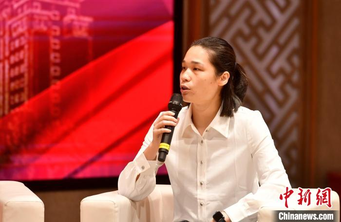 圖為林莉在福建師范大學(xué)分享會上發(fā)言?！蚊?攝