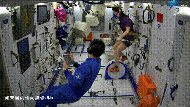 航天員在軌鍛煉。圖片來源：中國載人航天工程辦公室官方微信
