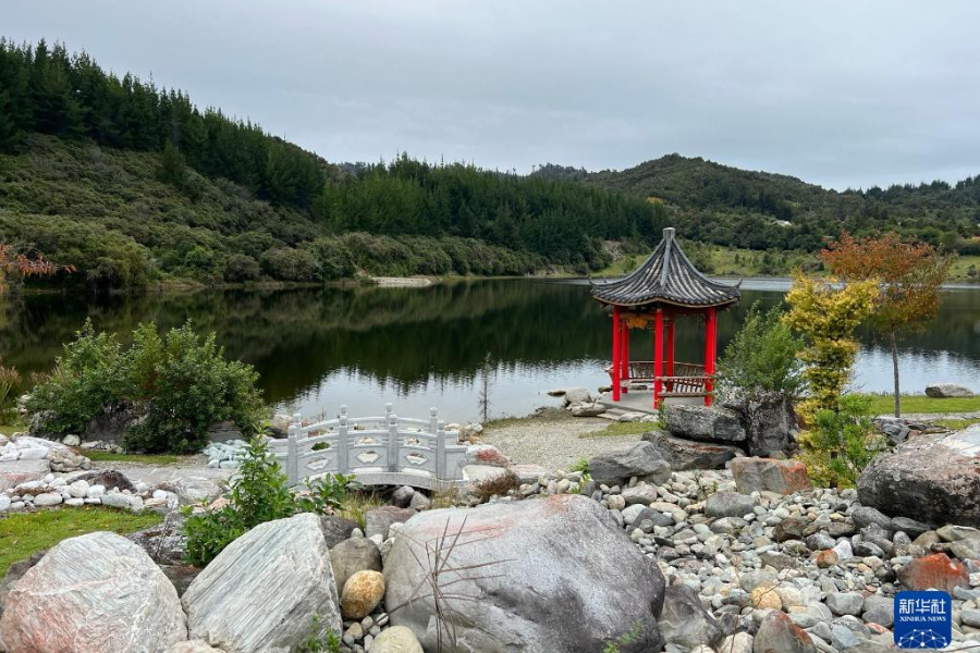 這是4月29日拍攝的新西蘭羅斯華人淘金紀念公園一角。新華社發(fā)（沃爾特 攝）