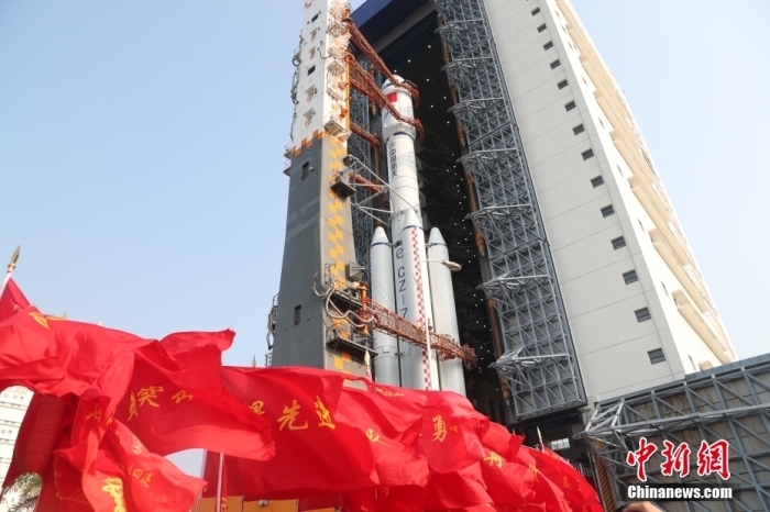圖為轉運現(xiàn)場。攝影 邱立軍 黃國暢