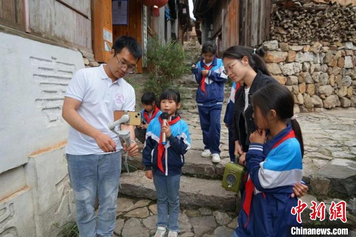 杜曉帆與該中心教師團隊積極探索文化遺產(chǎn)方法論，深耕鄉(xiāng)村遺產(chǎn)領(lǐng)域?！?fù)旦大學(xué)國土與文化資源研究中心供圖