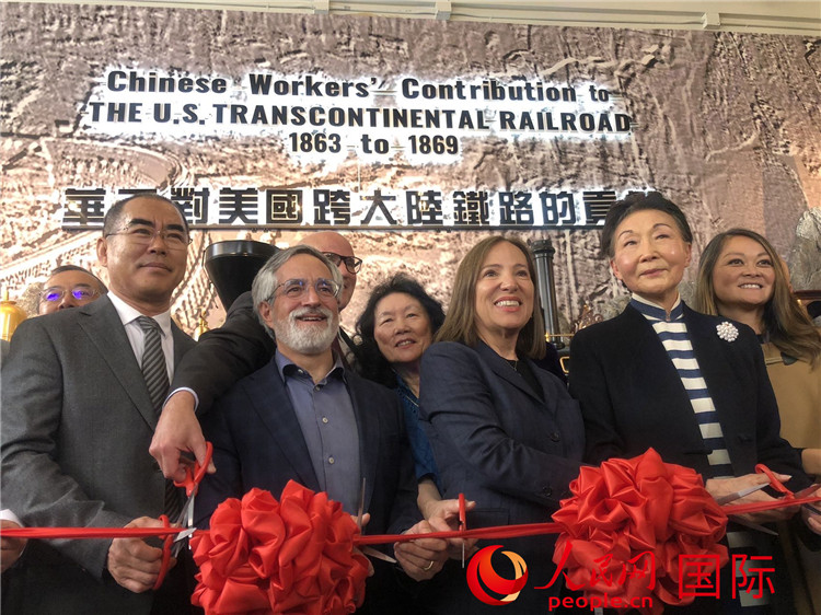 圖為（從右到左）方李邦琴、加州副州長康依蓮、舊金山市議長佩斯金、中國駐舊金山副總領事潘慶江在剪彩。人民網記者 鄧圩攝