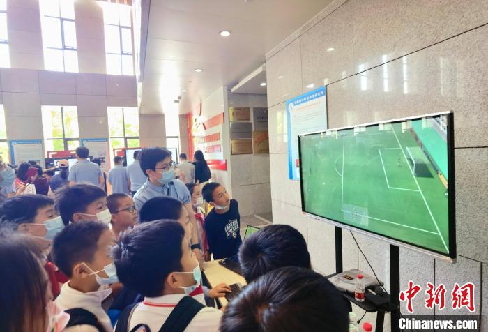 中科院自動化所“自動化之光”公眾科學日活動現場?！≈锌圃鹤詣踊?供圖