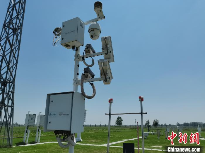 壽縣國家氣候觀象臺內(nèi)各種觀測設(shè)備?！侨?攝