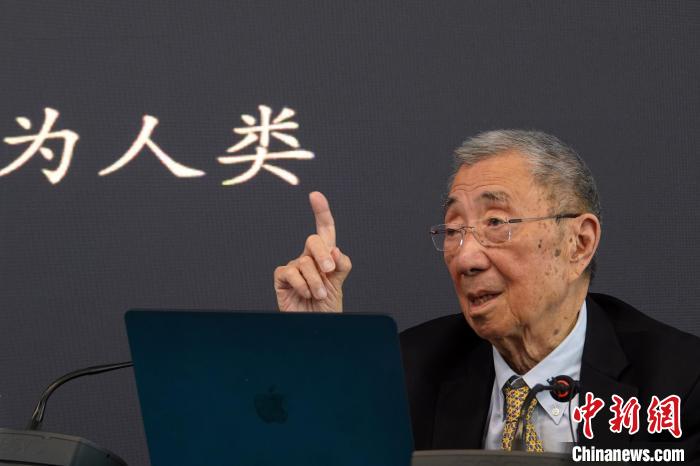 高能論壇上，丁肇中先生與現(xiàn)場聽眾交流?！?lt;a target='_blank' href='/'><p  align=