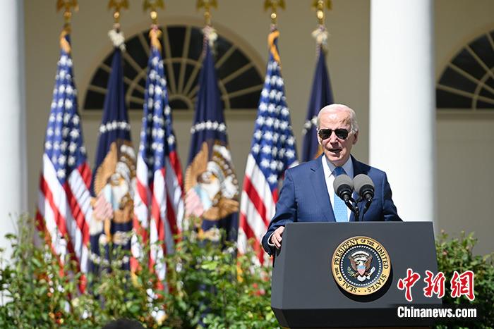 當(dāng)?shù)貢r(shí)間4月25日，美國(guó)總統(tǒng)、民主黨人拜登以一段競(jìng)選視頻宣傳片，正式宣布2024年競(jìng)選連任。資料圖為拜登在白宮。 <a target='_blank' href='/'><p  align=