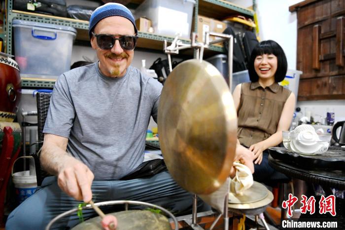 代表團(tuán)成員在漳州木偶表演館開(kāi)展文化藝術(shù)交流活動(dòng)?！埥鸫?攝