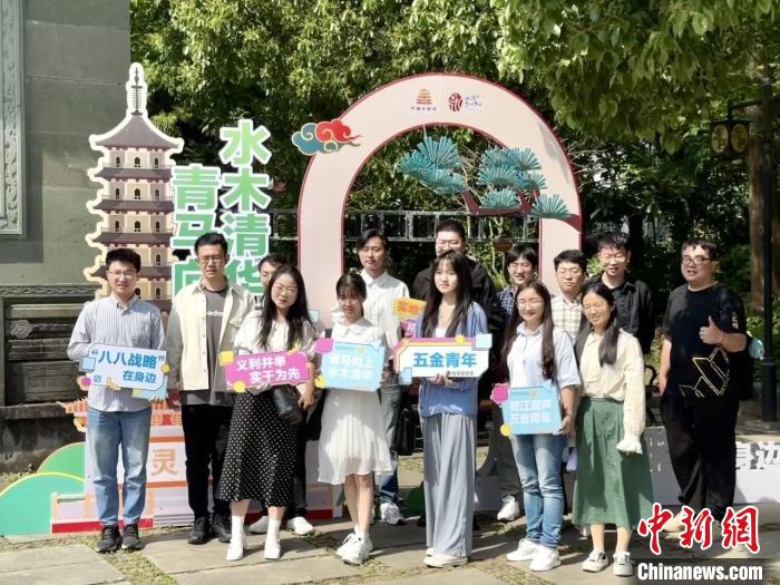 宣講團(tuán)成員在永康市合影?！吴晫?攝