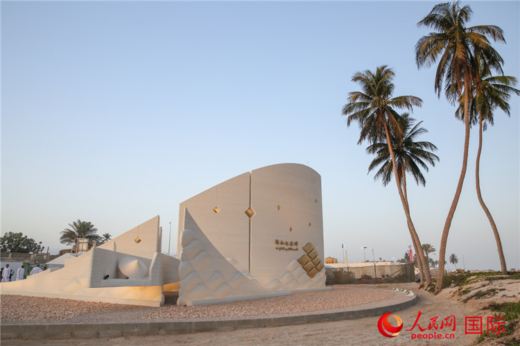 圖為位于阿曼塞拉萊市的鄭和紀(jì)念碑。人民網(wǎng)記者 任皓宇攝