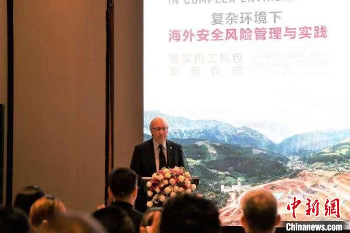 圖為紅十字國際委員會主席中國事務(wù)個人特使、東亞地區(qū)代表處主任蒂埃里·梅拉致辭?！〖t十字國際委員會供圖