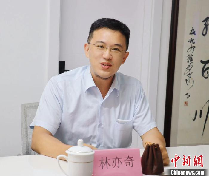 臺灣創(chuàng)新聯(lián)合建筑協(xié)會理事長林亦奇講述設(shè)立驛站愿景?！窃式?攝