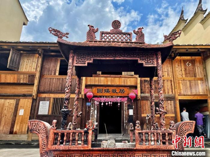 臺灣上趣開新團(tuán)隊(duì)入駐古田縣平湖鎮(zhèn)端上村，以“圓瑛法師故里”為主題打造愛國禪意村?！吻汕?攝