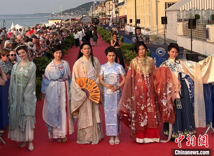當?shù)貢r間6月16日，2023年卡布爾電影節(jié)中國日活動舉行?！≈鬓k方供圖