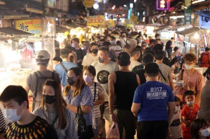 冰粉、雙皮奶、螺螄粉……臺網(wǎng)友發(fā)帖：臺灣街頭越來越多大陸小吃