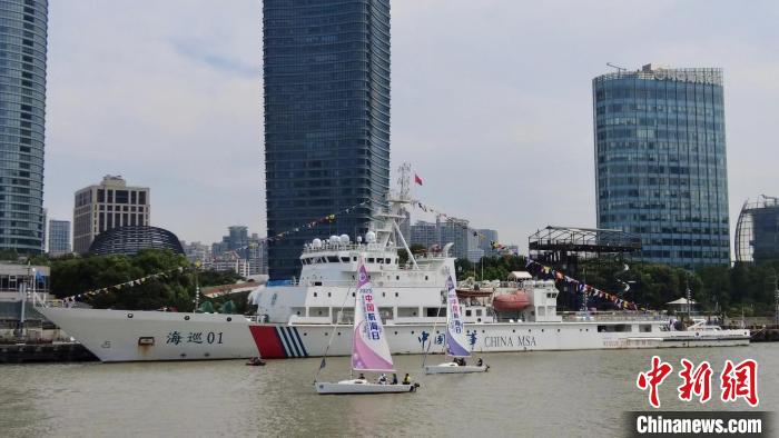 海事巡航救助船“海巡01”輪?？繃痛a頭，向公眾免費(fèi)開放?！≈烨镬戆?攝