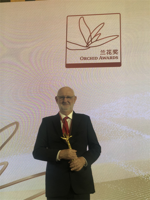 保利諾教授在頒獎(jiǎng)典禮現(xiàn)場(chǎng)。 巴西圣保羅州立大學(xué)孔子學(xué)院供圖。