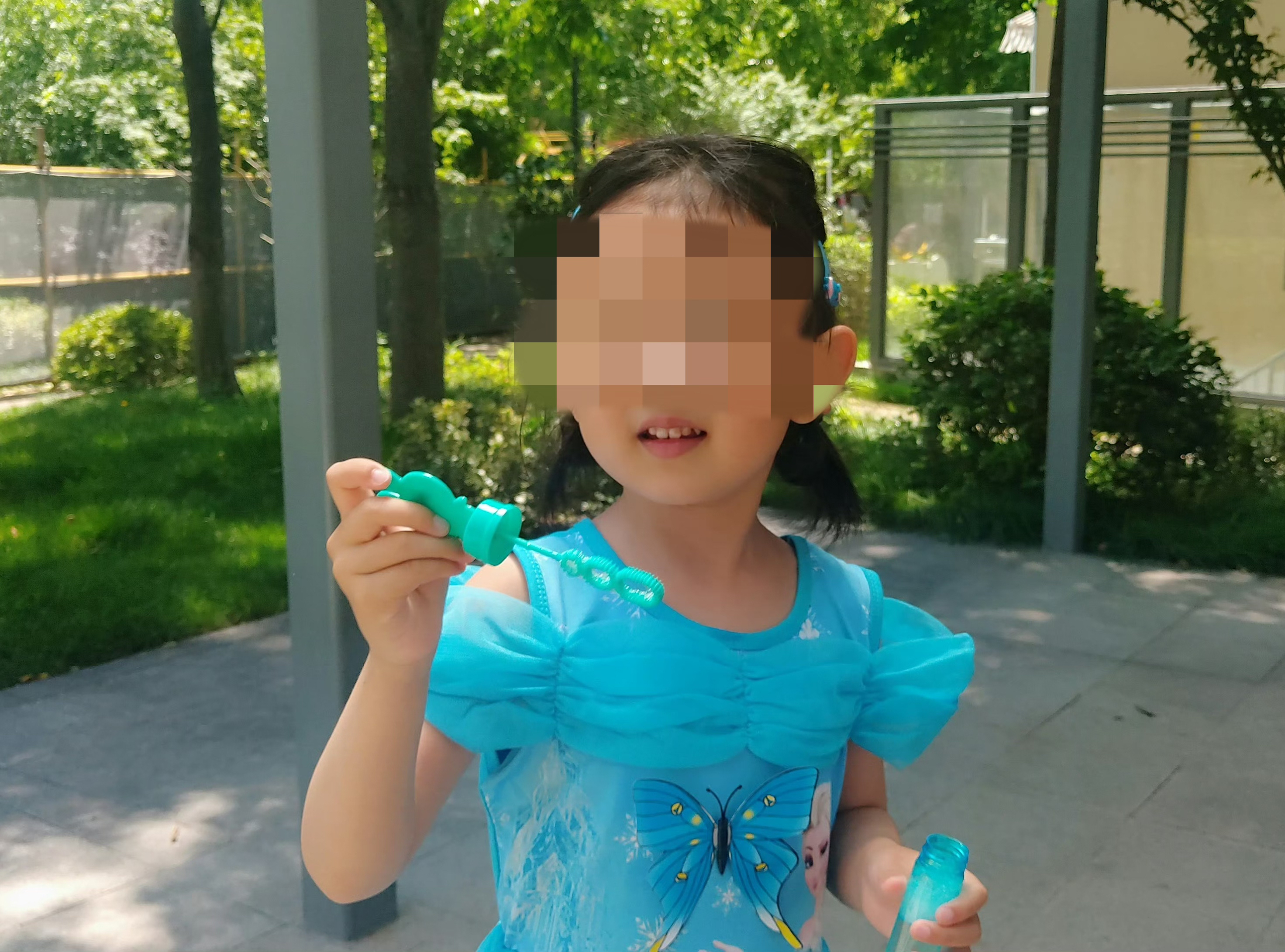 海灘失蹤女童。圖源：女童家人社交賬號