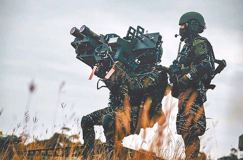 臺海軍陸戰(zhàn)隊肩抗“毒刺”導彈發(fā)射器準備射擊。圖片來源：臺灣“中時新聞網(wǎng)”。