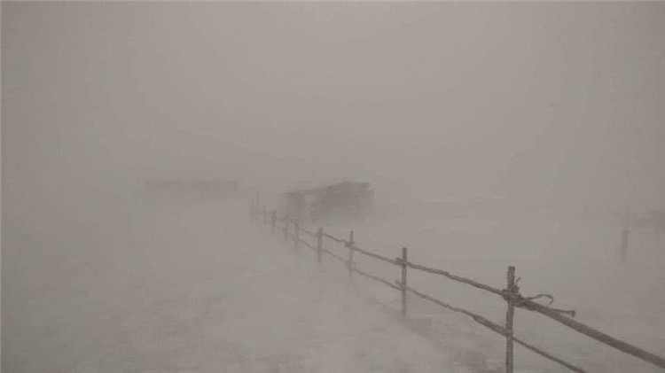 2023年11月4日，蒙古國(guó)部分省份發(fā)生暴風(fēng)雪天氣。蒙古國(guó)緊急情況總局官網(wǎng)圖片