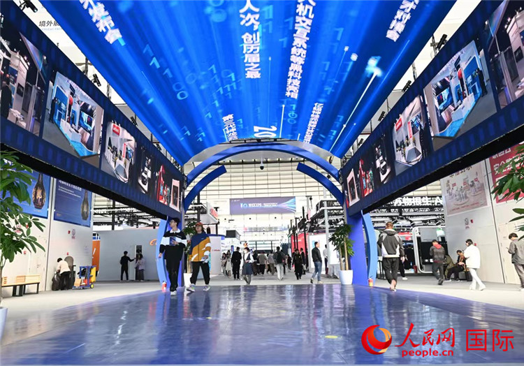 11月7日上午，2023年世界互聯(lián)網大會“互聯(lián)網之光”博覽會在浙江烏鎮(zhèn)開幕。人民網記者 葉賓得攝
