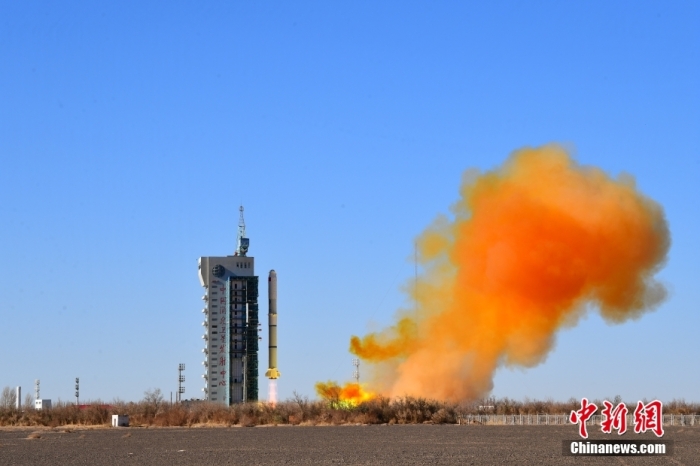 北京時(shí)間2023年11月16日11時(shí)55分，我國在酒泉衛(wèi)星發(fā)射中心使用長征二號(hào)丙運(yùn)載火箭，成功將新一代海洋水色觀測衛(wèi)星發(fā)射升空，衛(wèi)星順利進(jìn)入預(yù)定軌道，發(fā)射任務(wù)獲得圓滿成功。此次任務(wù)是長征系列運(yùn)載火箭第497次飛行。汪江波 攝