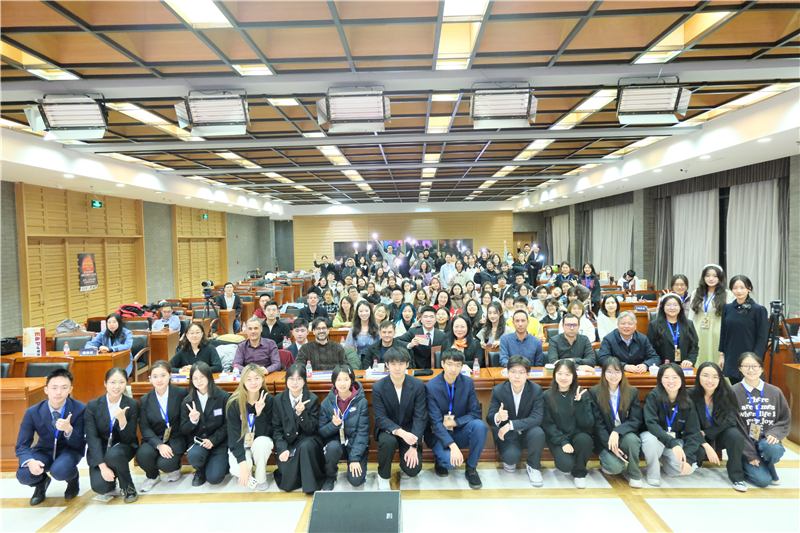 第八屆全國高校西班牙語配音大賽決賽現(xiàn)場合影。主辦方供圖