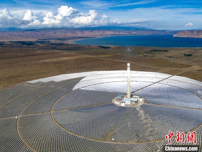 資料圖：光伏發(fā)電園區(qū)一隅。張進(jìn)剛 攝
