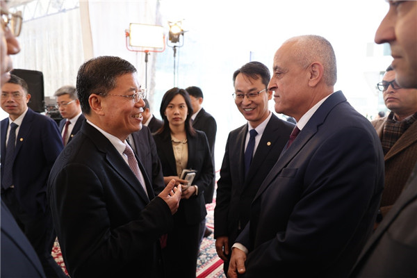 李永明同埃及住房部副部長會談交流。主辦方供圖