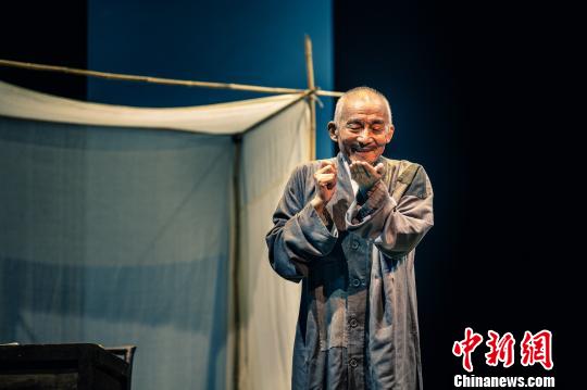 游本昌《弘一法師·最后之勝利》劇照。游思涵 攝