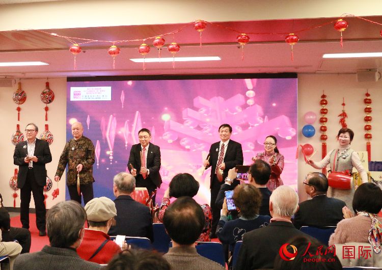 打擊樂合奏《春節(jié)序曲》。人民網(wǎng) 許可攝