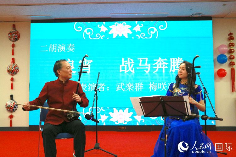 二胡合奏。人民網(wǎng) 許可攝