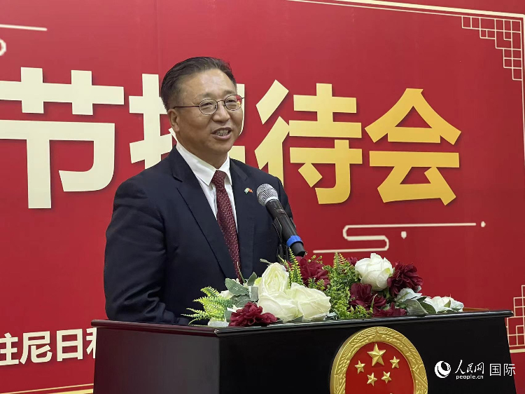 中國(guó)駐尼日利亞大使崔建春致辭。人民網(wǎng)記者 姜宣攝