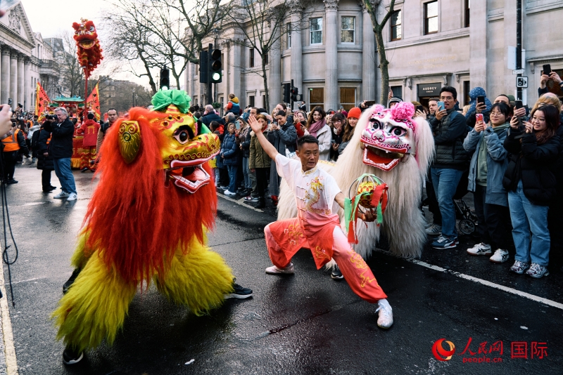 倫敦新春慶典現(xiàn)場。人民網(wǎng) 郭錦標(biāo)、楊浩鵬攝