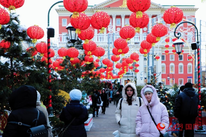 俄羅斯民眾在活動現(xiàn)場參觀游玩。人民網(wǎng)記者 隋鑫攝
