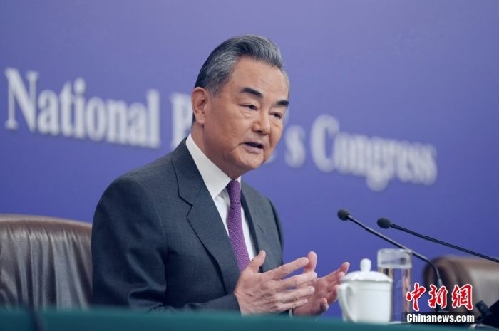 3月7日，十四屆全國人大二次會(huì)議在北京舉行記者會(huì)，中共中央政治局委員、外交部長王毅就中國外交政策和對外關(guān)系相關(guān)問題回答中外記者提問。<a target='_blank' href='/'><p  align=