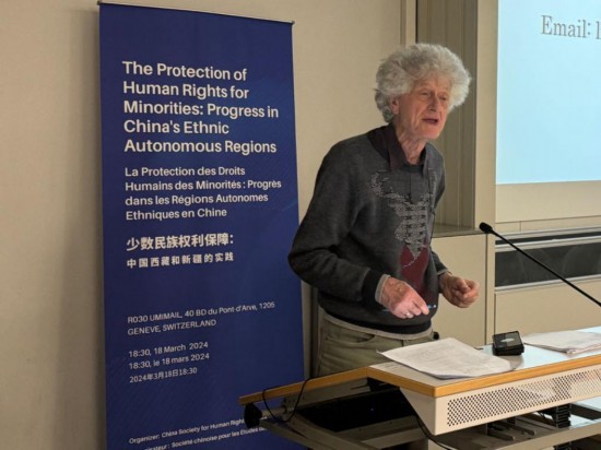 3月18日，由中國人權(quán)研究會主辦的“少數(shù)民族權(quán)利保障：中國西藏和新疆實踐”主題講座在瑞士日內(nèi)瓦舉行。圖為比利時知名藏學(xué)家安德烈·拉克魯瓦在講座上發(fā)言。新華社記者石松攝