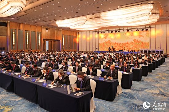 與會(huì)嘉賓濟(jì)濟(jì)一堂。人民網(wǎng)記者 陳博攝