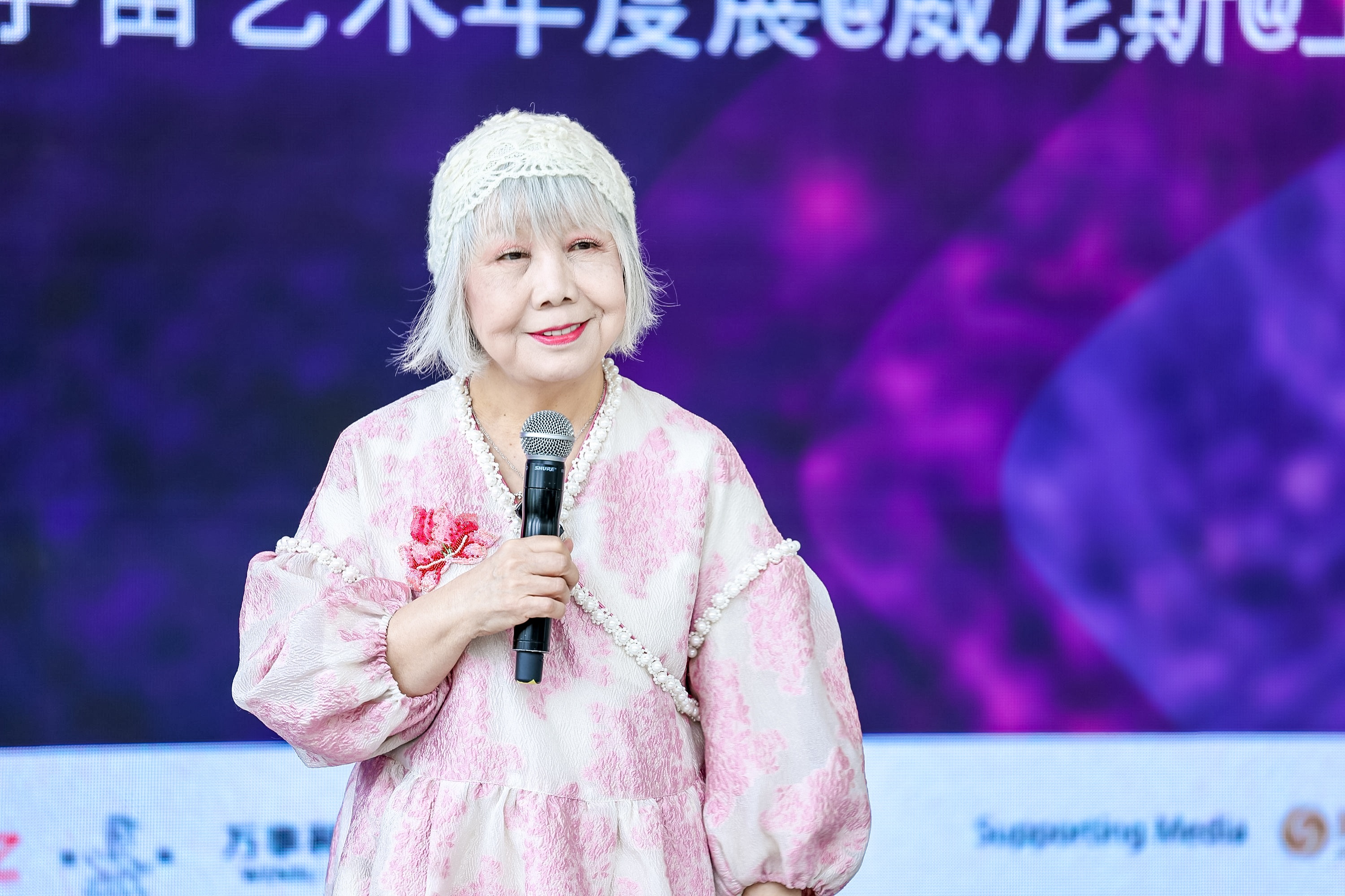 圖3：資深策展人、藝評家、臺北實踐大學教授陸蓉之致辭（圖片：鳳凰中心）