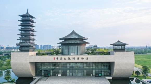  運(yùn)河畔的揚(yáng)州中國(guó)大運(yùn)河博物館。 齊立廣攝