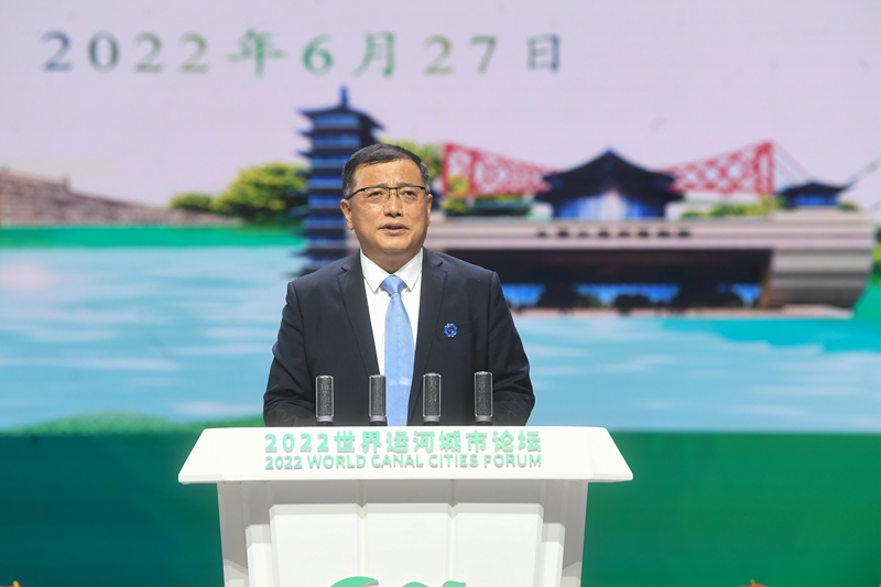 揚州市委常委、常務(wù)副市長陳鍇竑作推介發(fā)言。邵丹攝
