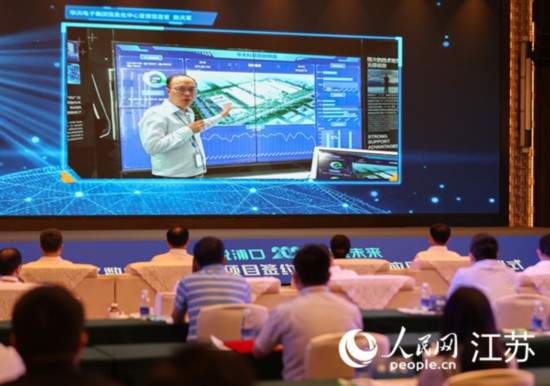 圖為浦口區(qū)集成電路企業(yè)介紹智能制造系統(tǒng)。浦口區(qū)委宣傳部供圖
