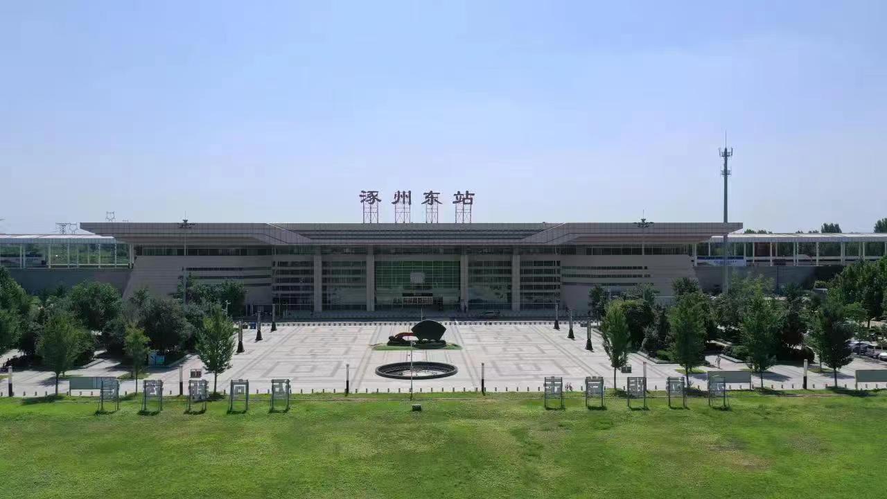 通勤專列高鐵始發(fā)站涿州東站。 熊華明、王聚言攝