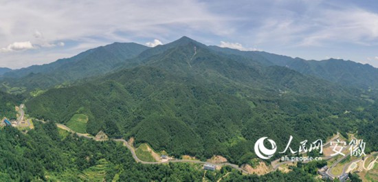 大別山旅游扶貧快速通道。人民網(wǎng) 陳若天攝