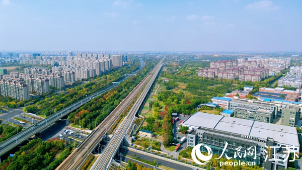 航拍幸福街道。人民網(wǎng)記者 王繼亮攝