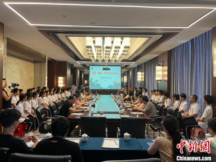 閩臺古琴技藝培訓(xùn)交流活動同步舉行?！∪~國寶 攝