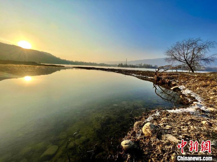圖為青海省化隆縣黃河濕地景色?！±钣穹?攝