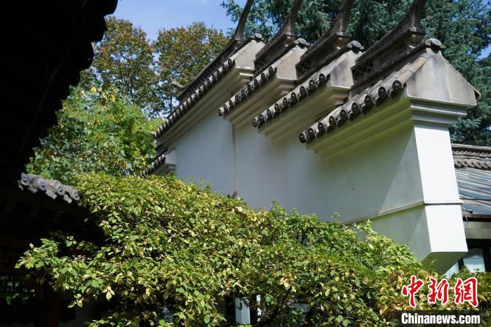 圖為西寧園林植物園內(nèi)的蘇式風(fēng)格建筑?！●R銘言 攝